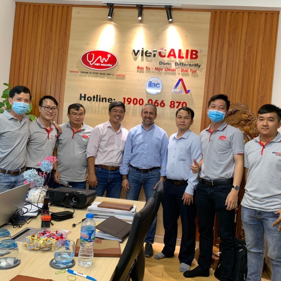 Hình 2. Việt Nguyễn với đội ngũ nhân sự kinh nghiệm lâu năm trong lĩnh vực cung cấp thiết bị